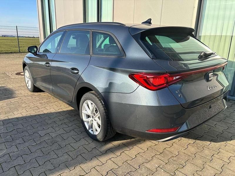 Neu Seat Leon Style 116 PS (85 kW) 2026 Metalliclackierung magnet... Kombi