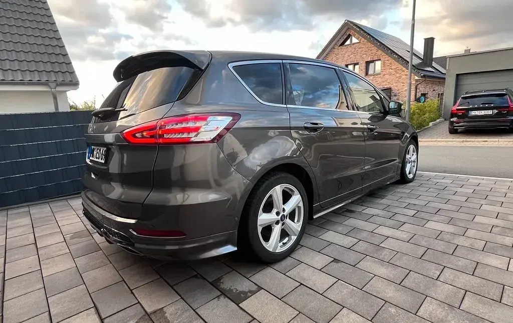 Używany Ford S-MAX ST-Line 179 KM (131 kW) 2015 Szary Minivan