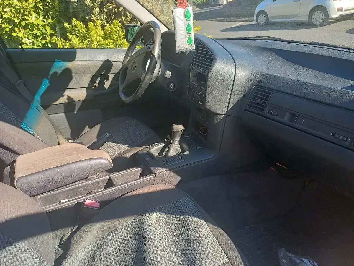 Brugt BMW 318 113 HK (83 kW) 1993 Blå Sedan