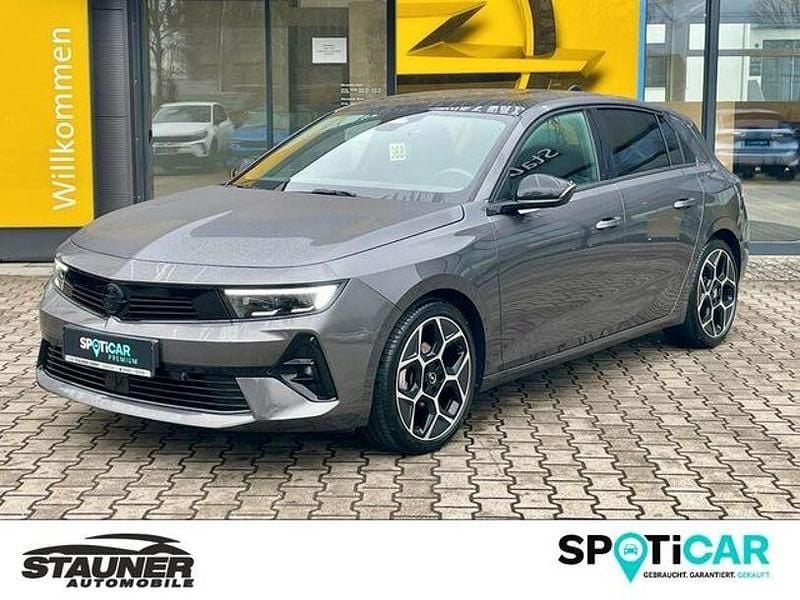 Vulkan grau Gebraucht 2024 Opel Astra Ultimate Limousine | 21.980 € (Fairer Preis) - Bild 1/4