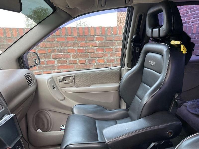 Gebraucht Chrysler Voyager 147 PS (108 kW) 2002 Silber Van / Kleinbus