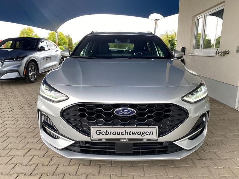 Gebraucht Ford Focus ST-Line 125 PS (91 kW) 2023 Polarsilber metallic Kombi