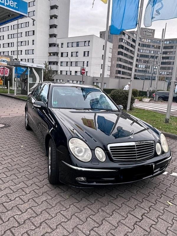 Schwarz Gebraucht 2005 Mercedes E280 Limousine | 4.500 € - Bild 1/4