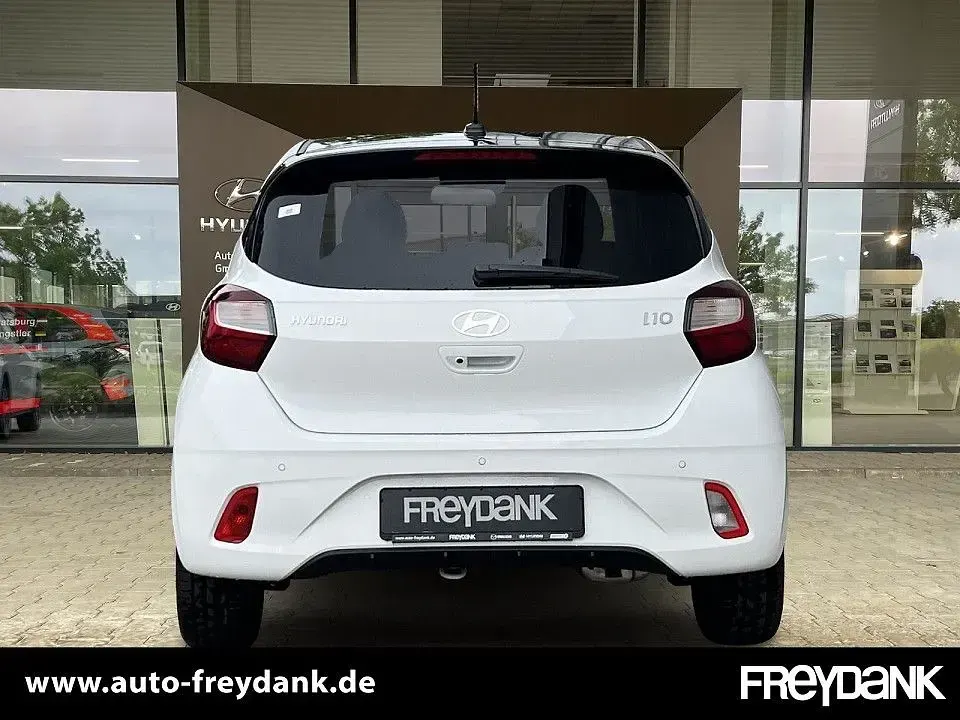 Gebraucht Hyundai i10 Prime 79 PS (58 kW) 2025 Atlas white/ phantom black Kleinwagen