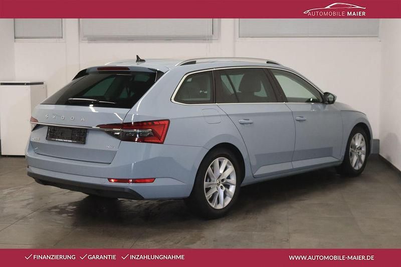 Gebraucht Skoda Superb 200 PS (147 kW) 2022 Patina grau Kombi