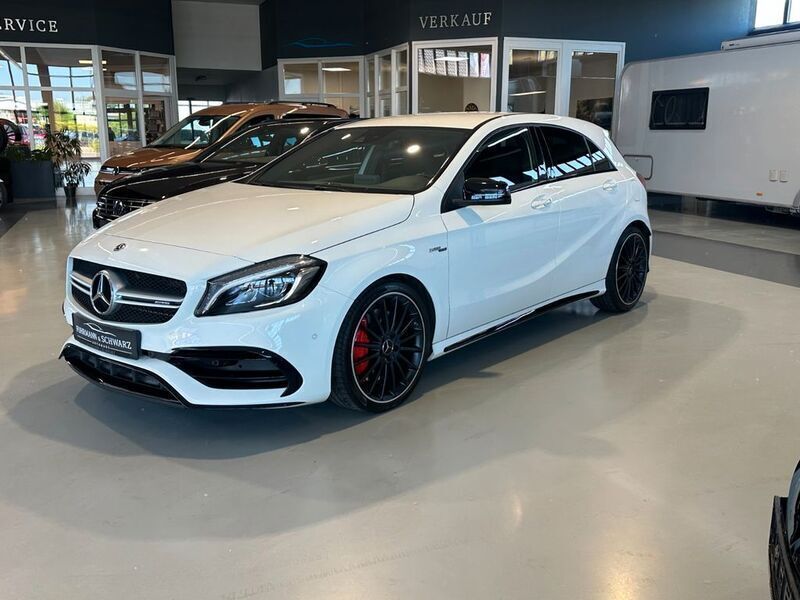 Weiß Gebraucht 2017 Mercedes A45 AMG AMG Limousine | 31.820 € (Etwas zu teuer) - Bild 1/4