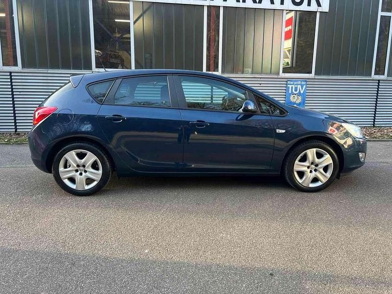 Gebraucht Opel Astra Design Edition 120 PS (88 kW) 2011 Ozean blau (p2) Kleinwagen