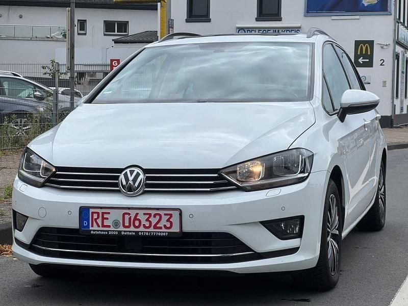 Pure white Gebraucht 2016 VW Golf Sportsvan Allstar Van / Kleinbus | 10.999 € (Fairer Preis) - Bild 1/4