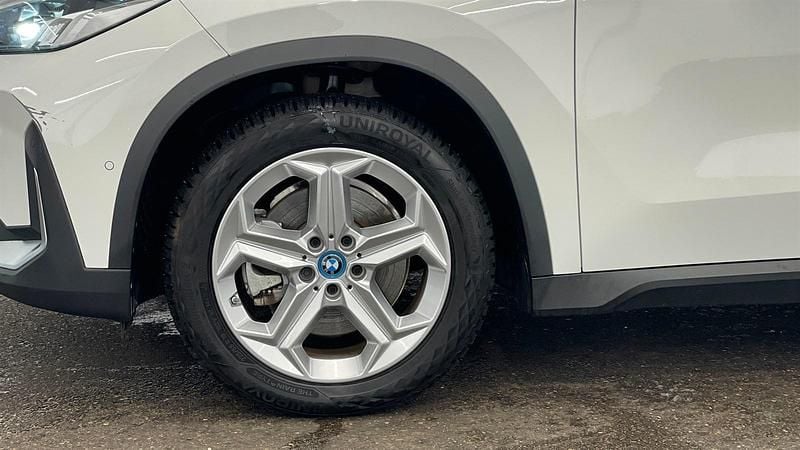 Gebraucht BMW iX1 Performance 230 kW (313 PS) 2023 Alpinweiß uni SUV