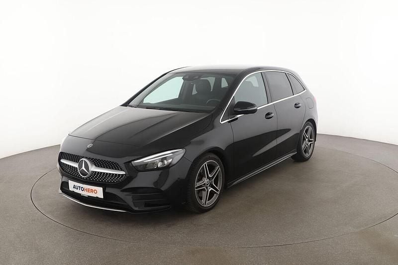 Schwarz Gebraucht 2020 Mercedes B180 AMG line Van / Kleinbus | 26.540 € (Fairer Preis) - Bild 1/3