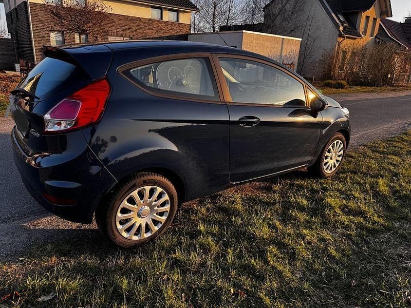 Gebraucht Ford Fiesta Trend 82 PS (60 kW) 2016 Blau Kleinwagen