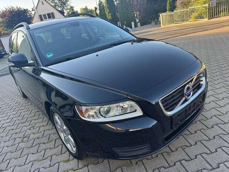 Black sapphire Gebraucht 2010 Volvo V50 Drive Kinetic Kombi | 6.890 € (Etwas zu teuer) - Bild 1/4