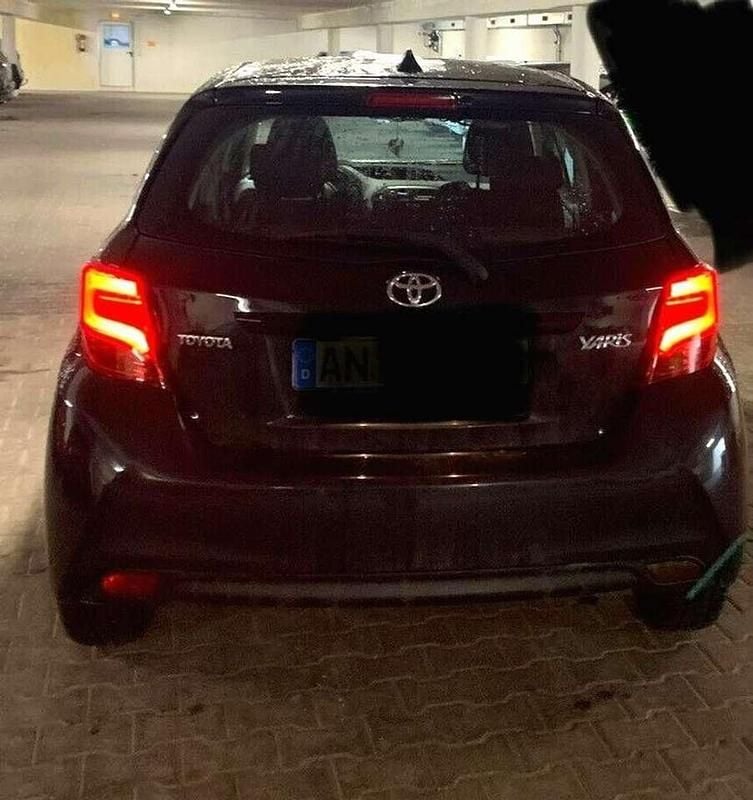 Gebraucht Toyota Yaris 90 PS (66 kW) 2015 Schwarz Limousine