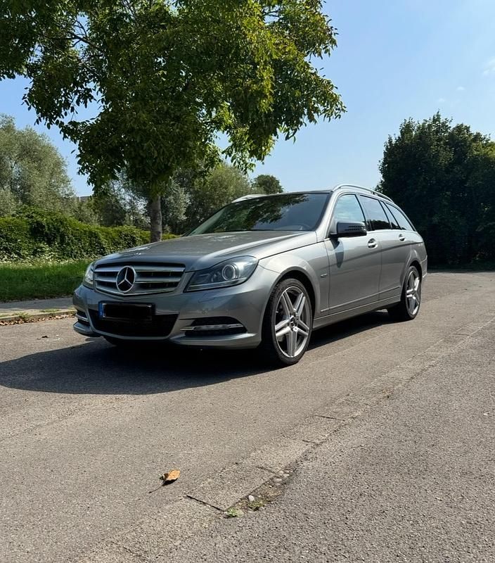 Grau Gebraucht 2011 Mercedes C200 Kombi | 8.900 € (Fairer Preis) - Bild 1/4