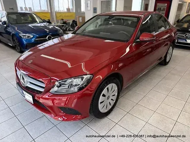 Gebraucht Mercedes C160 129 PS (94 kW) 2019 Rot Limousine