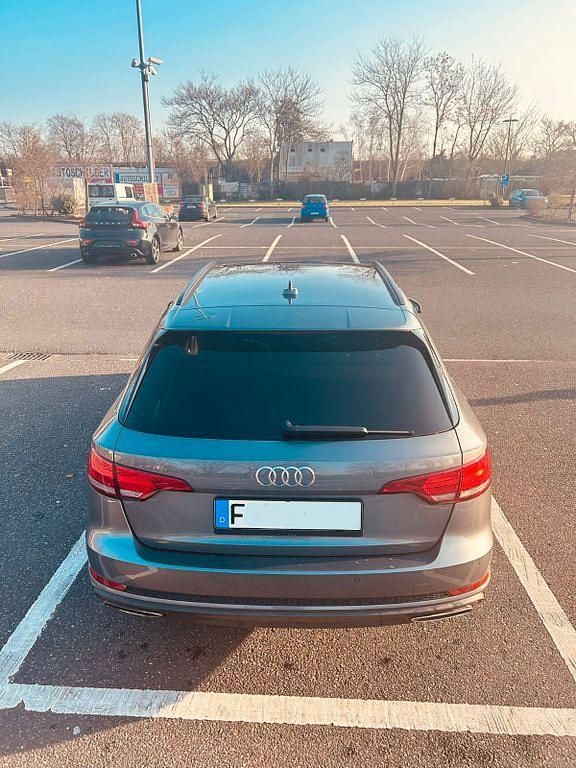 Gebraucht Audi A4 Comfort 150 PS (110 kW) 2019 Grau Kombi