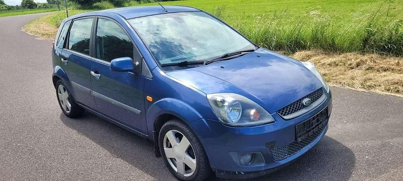 Blau Gebraucht 2007 Ford Fiesta Kleinwagen | 2.599 € (Fairer Preis) - Bild 1/4