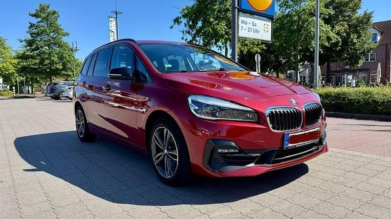 Rot Gebraucht 2019 BMW 220 Gran Tourer Sport Line Van / Kleinbus | 19.700 € (Fairer Preis) - Bild 1/4