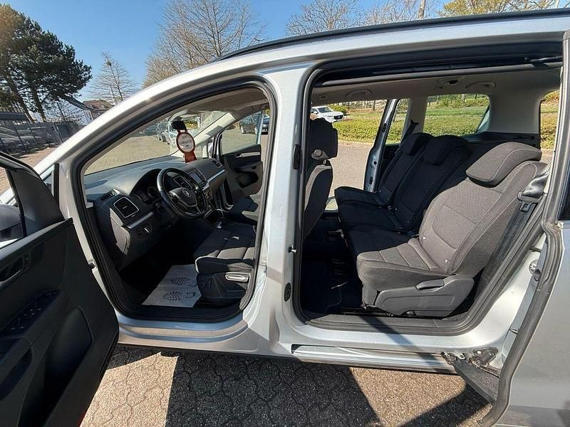 Gebraucht VW Sharan Comfortline 150 PS (110 kW) 2020 Reflexsilber metallic Van / Kleinbus