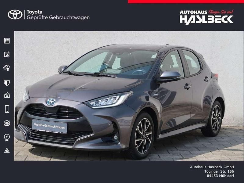 Marlingrau metallic Gebraucht 2021 Toyota Yaris Hybrid Team Kleinwagen | 18.440 € (Fairer Preis) - Bild 1/4
