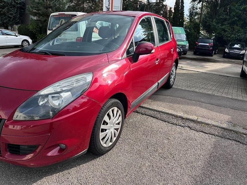 Rot Gebraucht 2010 Renault Scénic III Expression Van / Kleinbus | 3.199 € (Guter Preis) - Bild 1/4