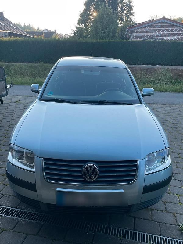 Silber Gebraucht 2001 VW Passat Limousine | 1.199 € (Superpreis) - Bild 1/4