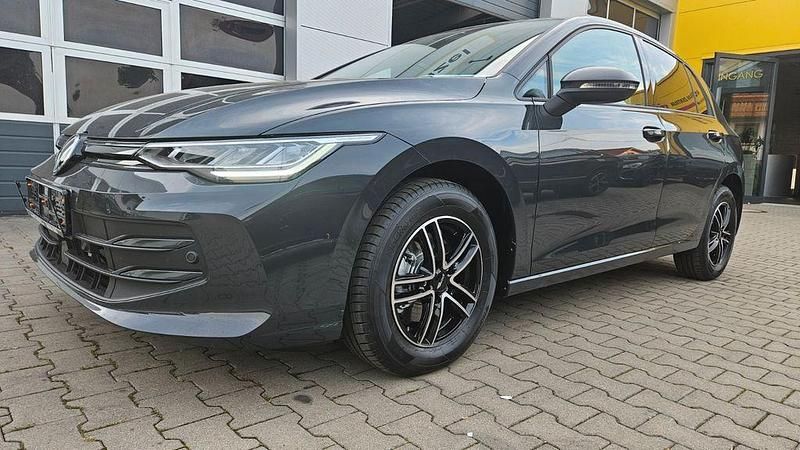 Neu VW Golf VIII 116 PS (85 kW) 2025 Grau Limousine