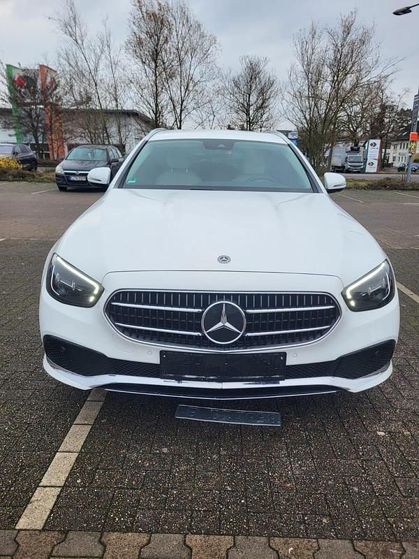 Gebraucht Mercedes E300 305 PS (224 kW) 2021 Weiß Kombi