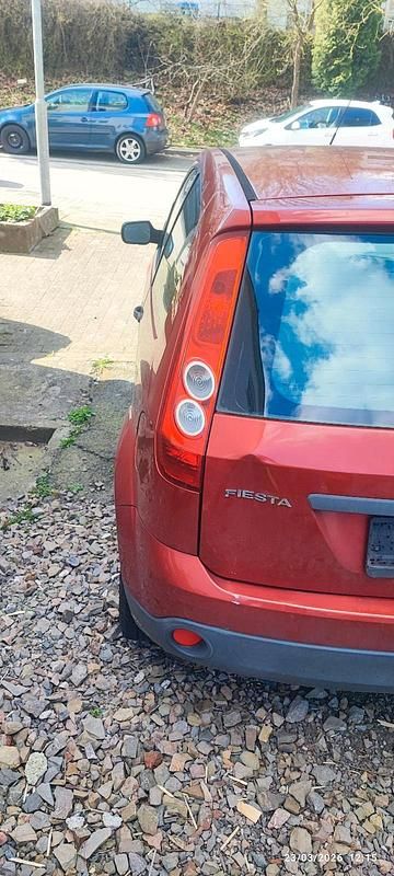Gebraucht Ford Fiesta 65 PS (47 kW) 2007 Rot Kleinwagen