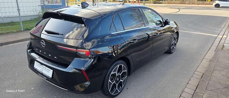 Gebraucht Opel Astra Ultimate 131 PS (96 kW) 2022 Diamant schwarz/karbon schwarz Kleinwagen