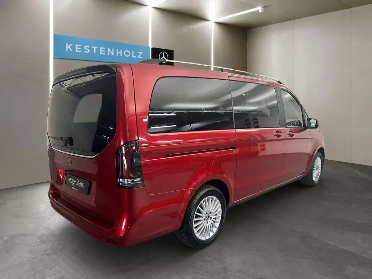 Gebraucht Mercedes V250 190 PS (139 kW) 2025 Rot Van / Kleinbus