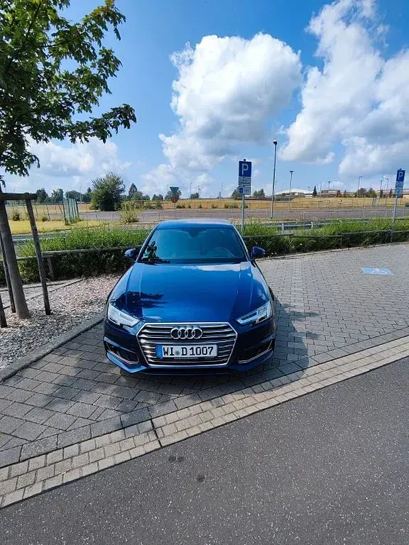 Gebraucht Audi A4 Sport 218 PS (160 kW) 2017 Blau Limousine
