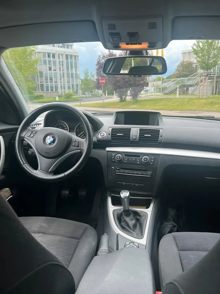 Gebraucht BMW 120 177 PS (130 kW) 2011 Schwarz Kleinwagen