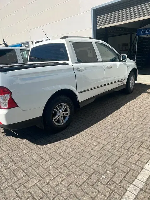 Gebraucht SsangYong Actyon 155 PS (114 kW) 2013 Weiß Pickup