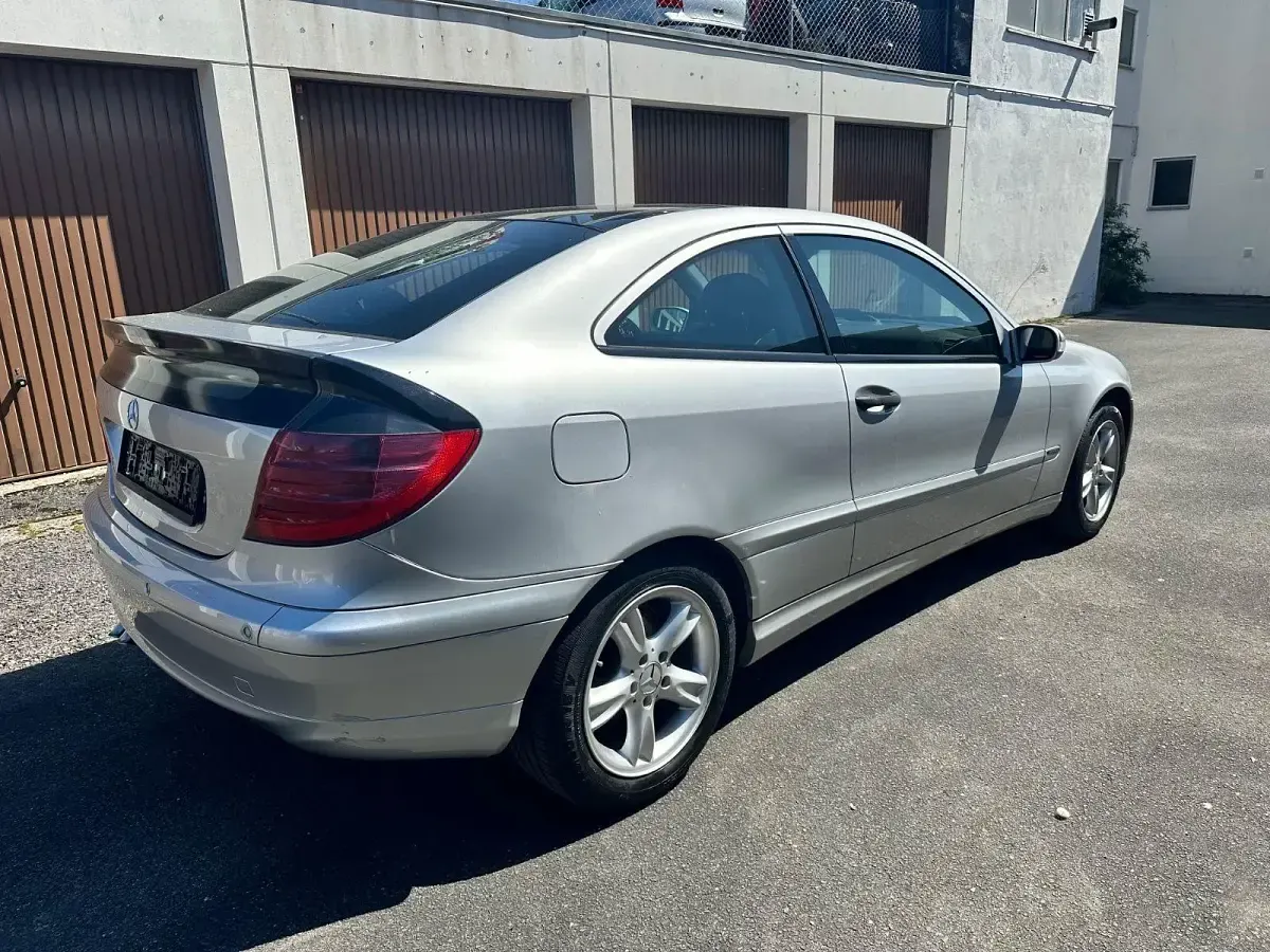 Gebraucht Mercedes C200 122 PS (89 kW) 2004 Silber Coupé