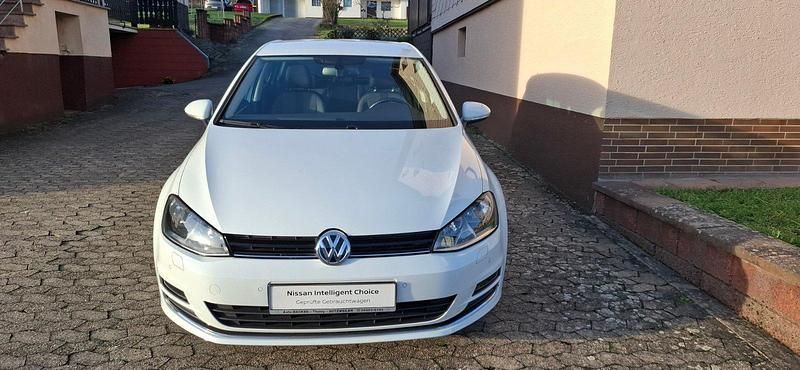 Gebraucht VW Golf VII Allstar 110 PS (80 kW) 2016 Weiß Limousine