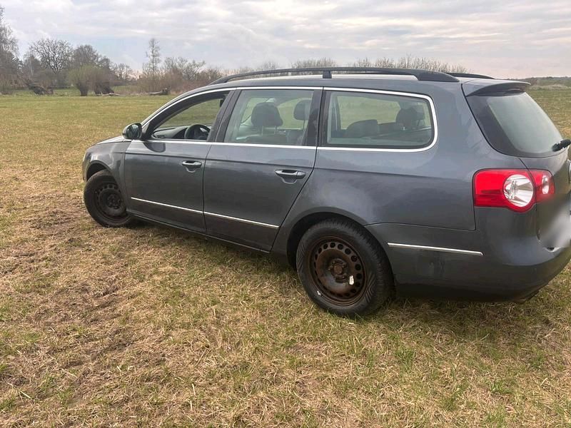 Gebraucht VW Passat 140 PS (102 kW) 2010 Grau Kombi