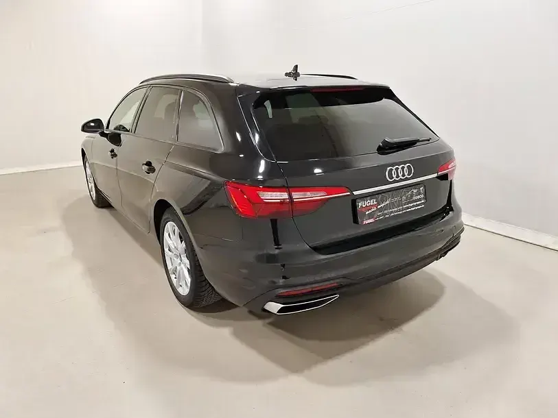 Gebraucht Audi A4 Business 190 PS (139 kW) 2022 Mythosschwarz metallic Kombi