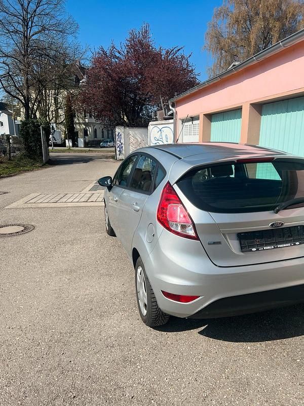 Gebraucht Ford Fiesta 86 PS (63 kW) 2013 Silber Kleinwagen