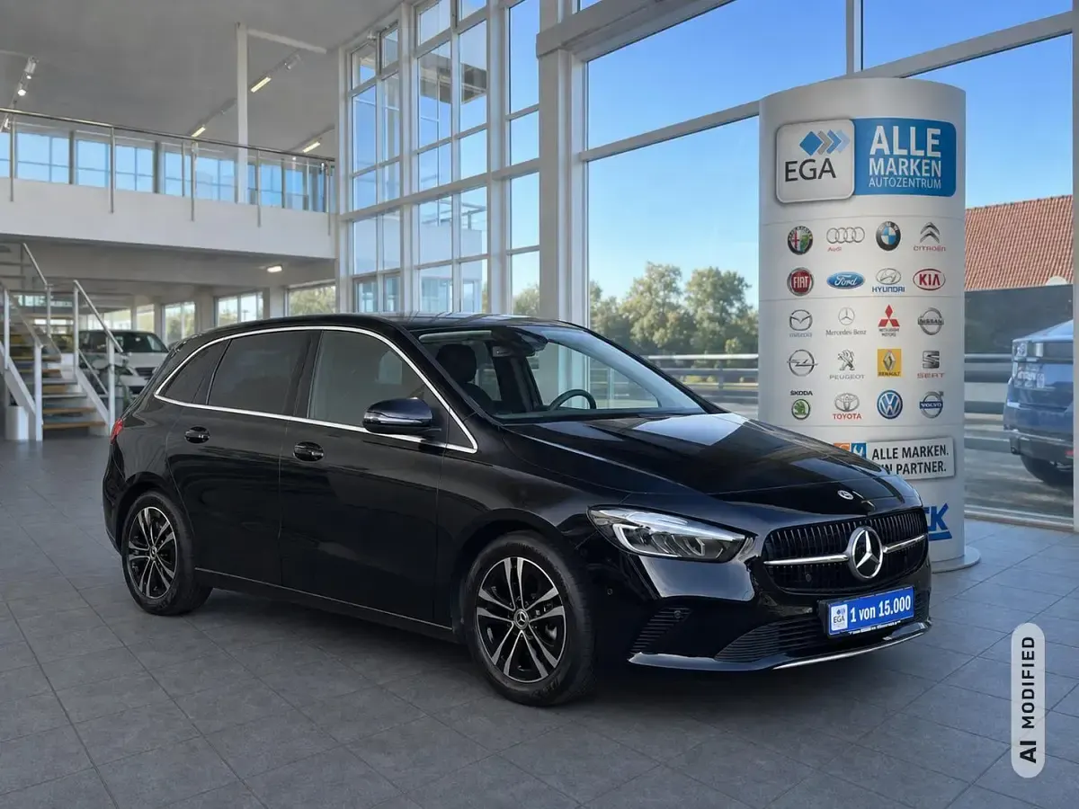 Gebraucht Mercedes B180 Advanced 136 PS (100 kW) 2024 Schwarz metallic Kleinwagen
