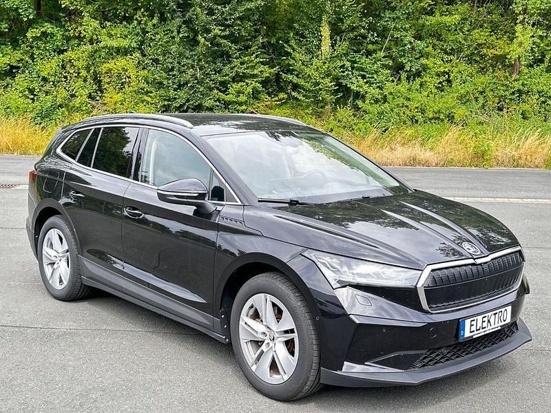 Schwarz Gebraucht 2022 Skoda Enyaq iV Loft SUV | 29.100 € (Superpreis) - Bild 1/4