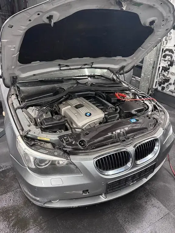 Gebraucht BMW 525 218 PS (160 kW) 2007 Grau Kombi