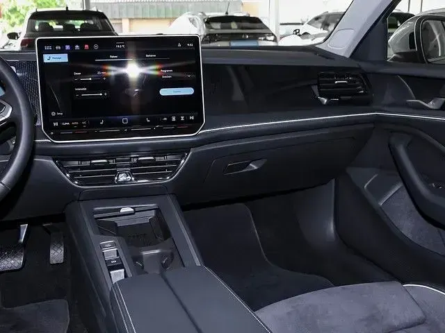 Gebraucht VW Passat Business 150 PS (110 kW) 2025 Oyster silver metallic Kombi