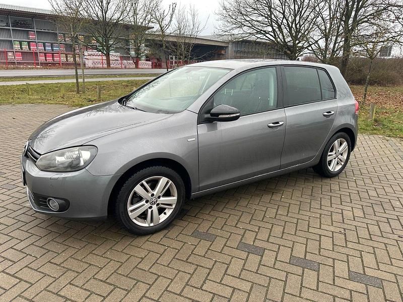Gebraucht VW Golf VII Match 105 PS (77 kW) 2012 Grau Limousine
