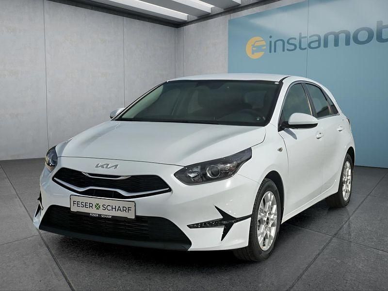 Weiß Neu 2025 Kia Ceed Vision Kleinwagen | 23.349 € (Fairer Preis) - Bild 1/4