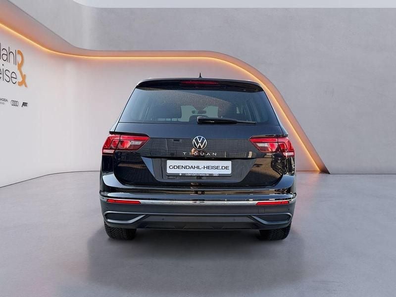 Gebraucht VW Tiguan Life 131 PS (96 kW) 2022 Schwarz SUV