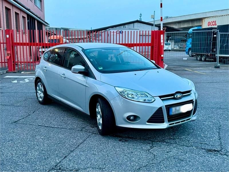 Gebraucht Ford Focus 125 PS (91 kW) 2011 Silber Kleinwagen