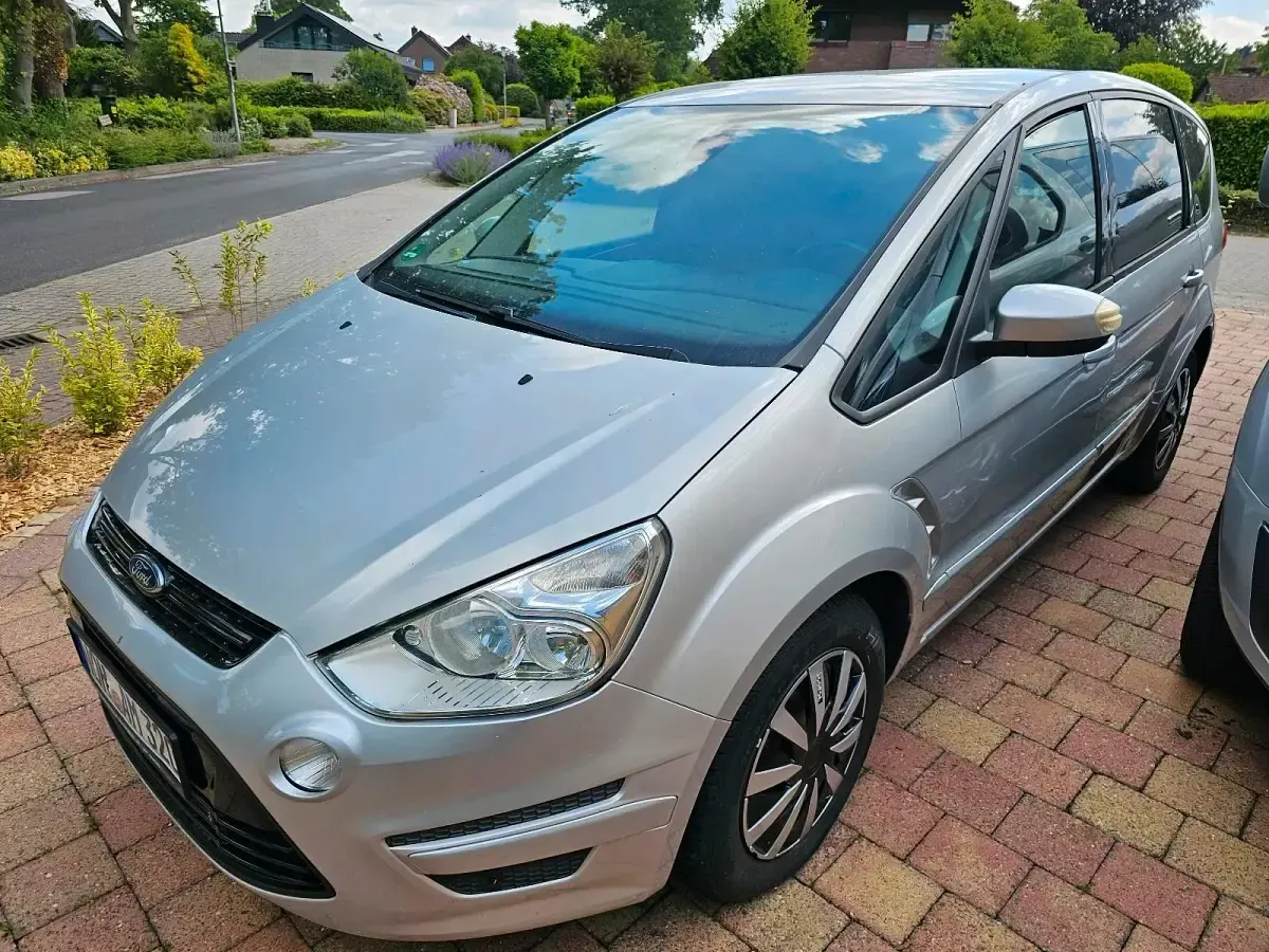 Gebraucht Ford S-MAX 140 PS (102 kW) 2011 Silber Van / Kleinbus