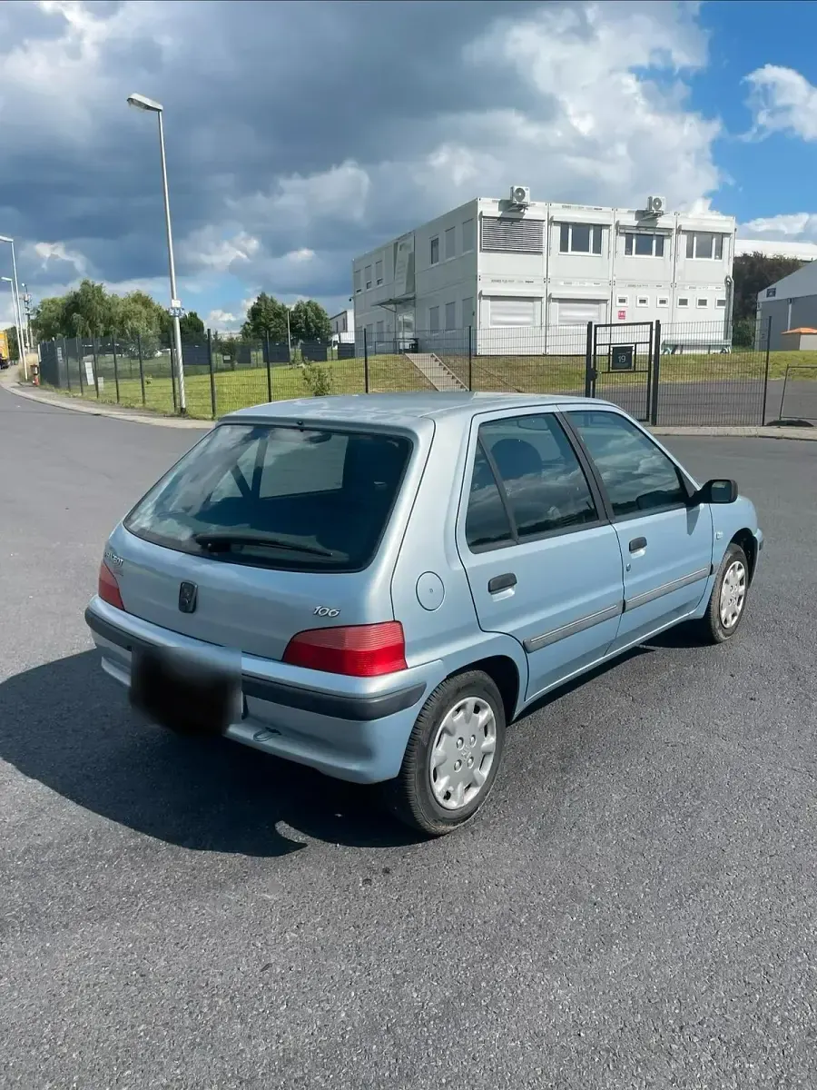 Gebraucht Peugeot 106 60 PS (44 kW) 2001 Silber Kleinwagen
