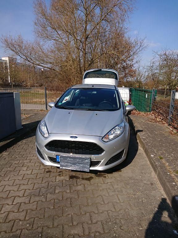 Grau Gebraucht 2016 Ford Fiesta Trend Kleinwagen | 10.050 € (Etwas zu teuer) - Bild 1/4